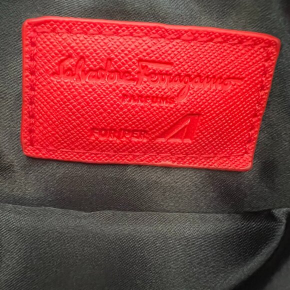 Salvatore Ferragamo Perfume Magnifica Zippered Black Cosmetic Case - Picture 8 of 8